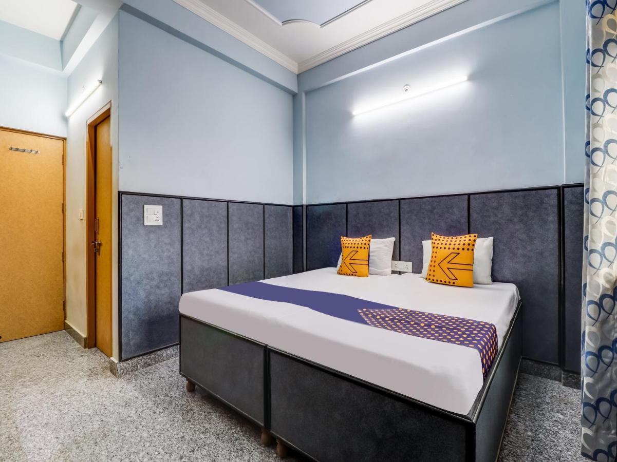 SPOT ON 82236 Aryan Home Stay Jhajra Bagian luar foto