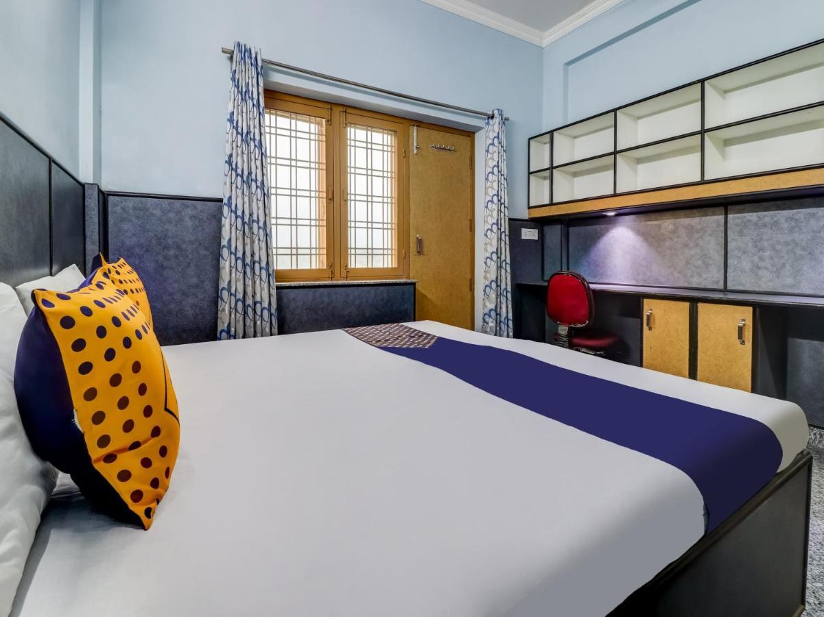SPOT ON 82236 Aryan Home Stay Jhajra Bagian luar foto