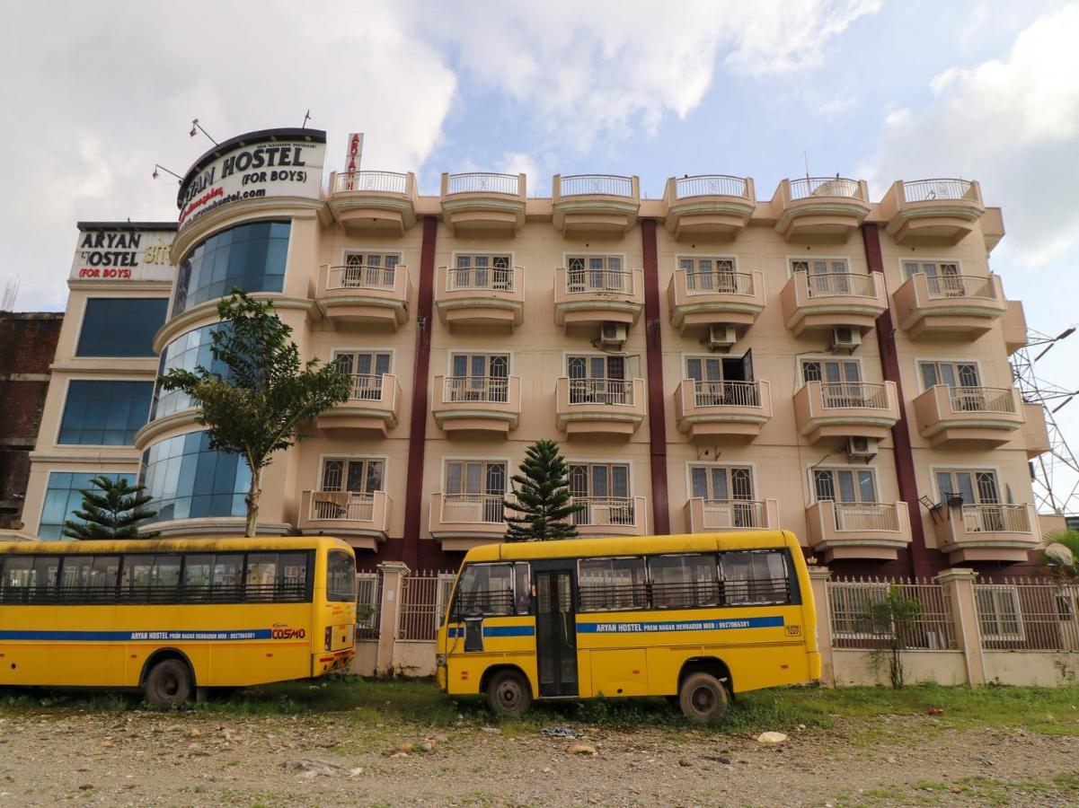 SPOT ON 82236 Aryan Home Stay Jhajra Bagian luar foto